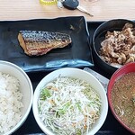 吉野家 - 料理写真:牛さば定食、味噌汁→冷や汁変更、サラダトッピング。