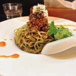 餃子と担々麺 吟 - 大盛りを横から