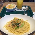 プロント - 小松菜とベーコンのペペロンチーノのセット 980円