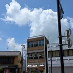 まえだ屋 - ３階建ての小さなビル