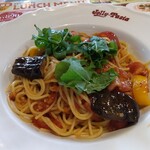 ジョリーパスタ - 燻製ベーコンと夏野菜のトマトソース