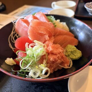 まぐろ丼 加一_1