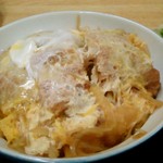 本郷食堂 - カツ丼のアップ