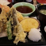 Daikokuya - 天ぷら定食 1296円。