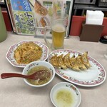 餃子の王将 - 料理写真:大葉香る夏餃子341円&キムチ炒飯638円&生ビール中451円