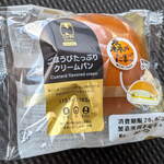 ニューデイズ - 料理写真:...「ごほうびたっぷりクリームパン(153円)」、クリーム層エグ。。