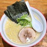 ぼのぼの - 料理写真:塩ラーメン、柚子胡椒が効いてるのよ