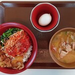 すき家 - 料理写真:おんたまビビンバ牛丼（並盛）、とん汁みそらーめん