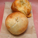 粉花 - プレーンベーグルとチーズベーグル