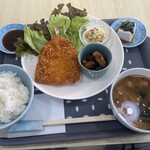 遊庭 - ご飯、味噌汁、コールスローサラダ、豆腐も付きます
