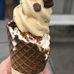 キジトラコーヒー研究所 - ノラ　上はコーヒー、下は蕎麦茶　550円