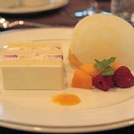 名古屋マリオットアソシアホテル - 甘酸っぱいマンゴのムース　エキゾチックな装い