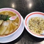 幸楽苑 - 半チャーハンランチ810円。