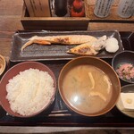 炭火焼干物定食 しんぱち食堂 - 料理写真: