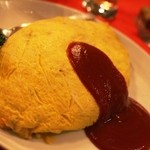 グリル・エス - 極めつけは、玉子4つをつかった巨大オムライス。御飯は3合くらいありそうな勢い＠＠