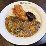 CoCo壱番屋 - 料理写真:ほうれん草カレー３辛（ささみカツ、ナス、ハーフやさい）