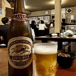 焼鳥家 - 瓶ビール 中瓶 クララガ 650円。