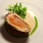 Prés de L'AS - ◉オーロラサーモンのパイ包み焼き
      ディル香るクリームソース