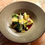 Prés de L'AS - ◉千葉県八街市から届いた季節野菜の冷製ポトフ
      トマトとビーツのジュレ仕立て