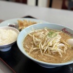くるまやラーメン - 料理写真: