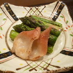 鮨処おざ喜 - アスパラとホッキのバター焼　2015.4月