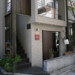 コーダリー - 毅然としたファサード