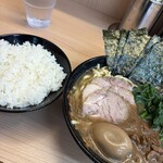 ラーメン 大國家 - 料理写真:特製ラーメン＋ライス！
