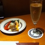 洋膳酒房ビストロサンタ - スパークリングワイン４００円