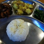 サンデスカフェレストラン - モモセット\1580　ライス・アルーダム・サグ・チキンセクワ