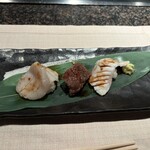 鉄板焼･焼肉 なにわ (リーガロイヤルホテル大阪) - ホタテ、牛肉、鯛 のお寿司