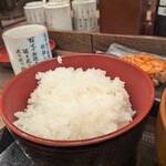 炉端焼き和めし処 しんぱち食堂 - ご飯も思ったよりたっぷり
