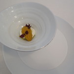 エスキス - 前菜1：生雲丹とレカイユ、オリーブ・オイルで香り付けしたタピオカと赤紫蘇1