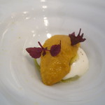 エスキス - 前菜1：生雲丹とレカイユ、オリーブ・オイルで香り付けしたタピオカと赤紫蘇2