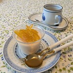 平瀬 - 胡麻プリン、マーマレードトッピング。
