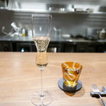 リョウリヤ ステファン パンテル - ｼｬﾝﾊﾟﾝで乾杯！