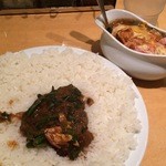 インド式 チャオカリー - 懐かしい。ソースポッドに入りきらないカレーがご飯の上に。