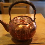 吾妻橋 やぶそば - 蕎麦湯はたっぷりと「銅」の薬缶に入って…