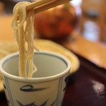 吾妻橋 やぶそば - 「並木藪」を彷彿とさせる超辛口の汁/いいねぇ！江戸っ子にはやっぱりこれだねぇ！(江戸っ子じゃねーし）