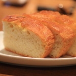 ラ・ヴェーナ・デル・レンニョ - 自家製パン「ローズマリーのフォカッチャ」