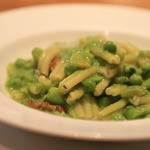 「空豆とうすい豆とグアンチャーレのカザレッチェ」