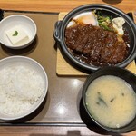 やよい軒 - 料理写真:味噌かつ煮定食990円