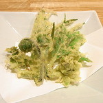 はてなのちゃわん - 春の野草の天ぷら￥７８０　紙に油が全く滲んでいない　サクサク☆♪