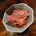 酔い処 誠 - 牛タンジャーキー？
噛めば噛むほど旨味が口の中に拡がる♪
酒の肴にもってこいの一品でした。