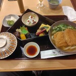 道頓堀 今井 - お昼膳 1,900円プラス300円できつねうどんを普通サイズ ♪