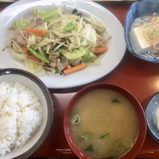 へいわ亭 - 料理写真:6品目の肉野菜炒め定食　¥900-