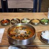 韓国家庭料理　コマ  - ユッケジャン　968円
ご飯、パンチャン（副菜）付き