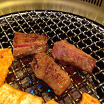 焼肉 セナラ - ホルモンと中落ち、焼き上がり