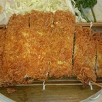 とんかつ しおん - ロースカツのアップ写真(2015．4撮影）