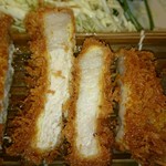 とんかつ しおん - ローストンカツの断面(2015．4撮影）