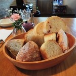 ステラート - 自家製パン：クランベリーブレッドが絶品。